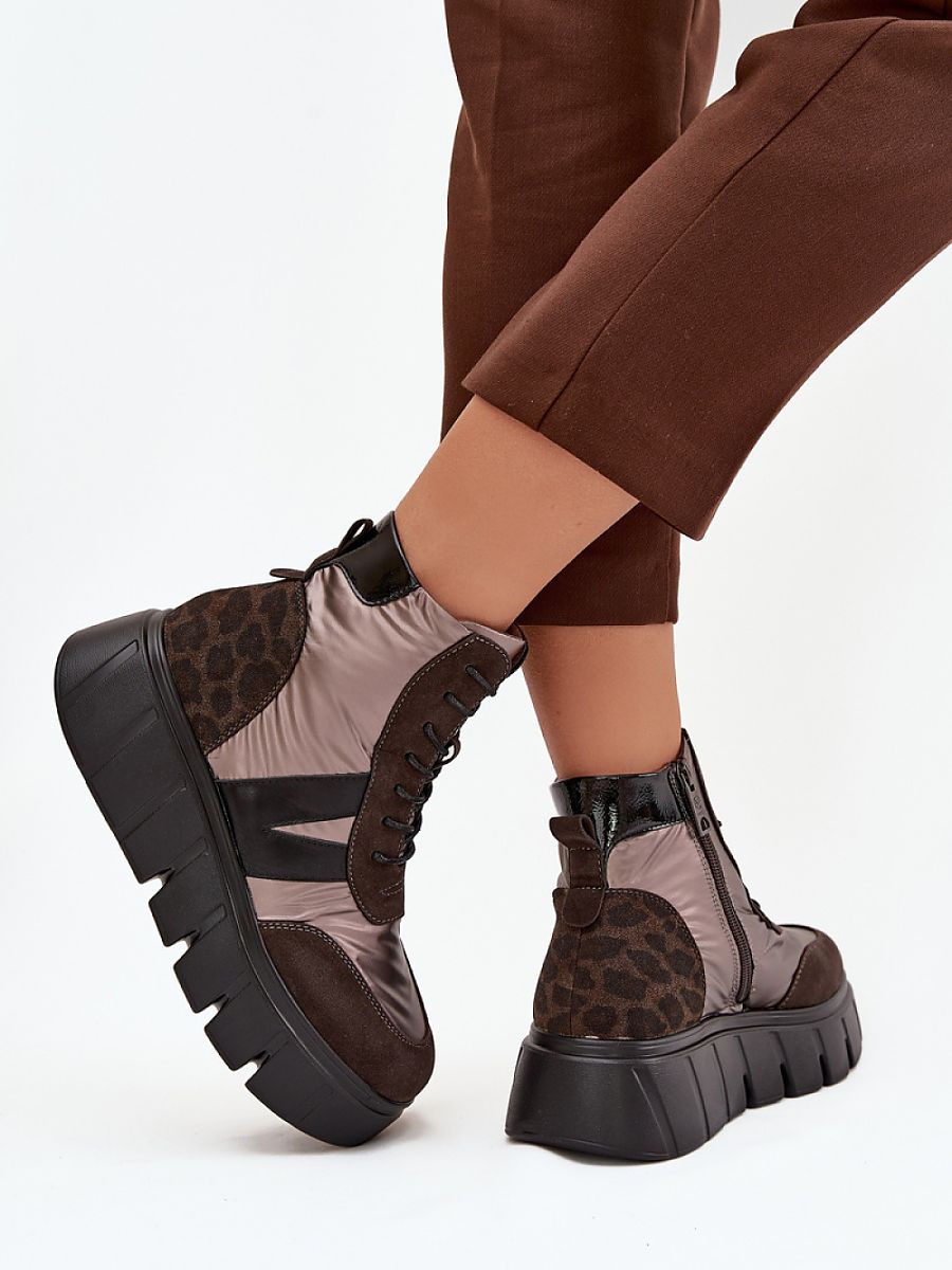 Platform boots model 222521 Step in style 